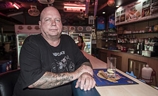 På Kåres Partybar i Pattaya kan kundene kjøpe fri de ansatte jentene fra skiftet