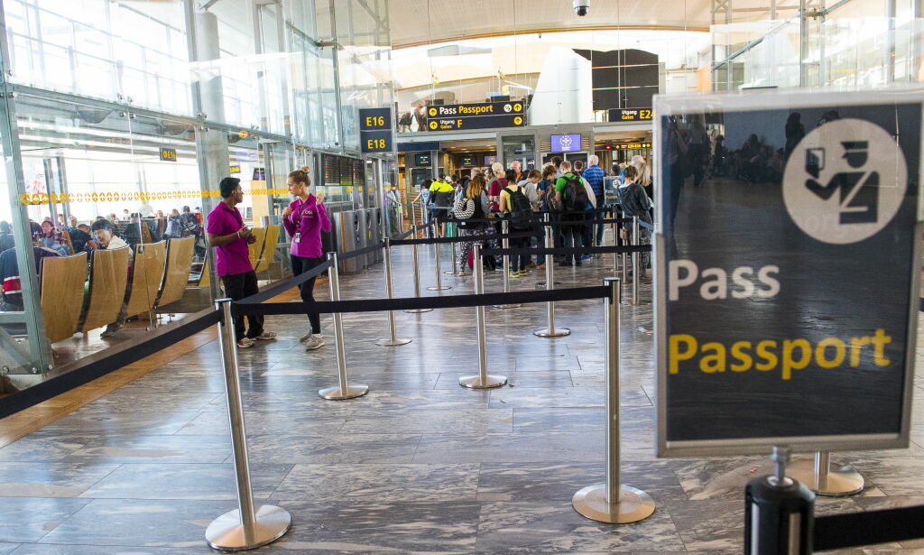 Gardermoen 05072016 Passkontroll Gardermoen Pass Schengen Foto: Arne V. Hoem / Dagbladet