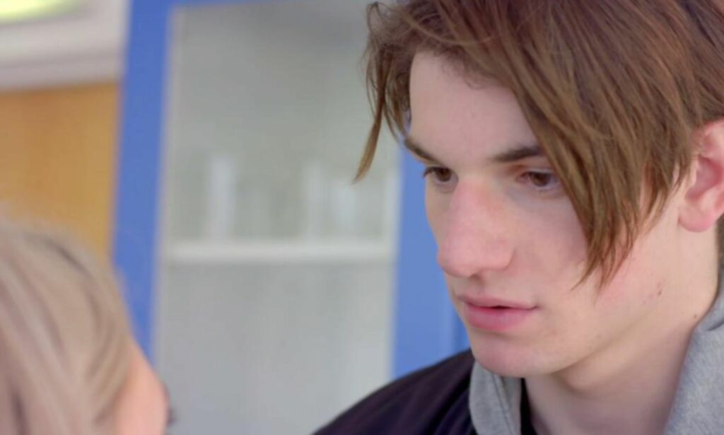 «Skam»-skuespiller avfeier romanseryktene mellom ham og Astrid Smeplass