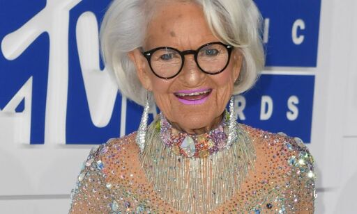 Helen (88) stjal showet med glitterstokk og tettsittende drakt