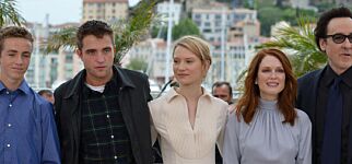 Robert Pattinson sier alltid ja til David Cronenberg. Selv når det betyr at han må å ha sex i biler.