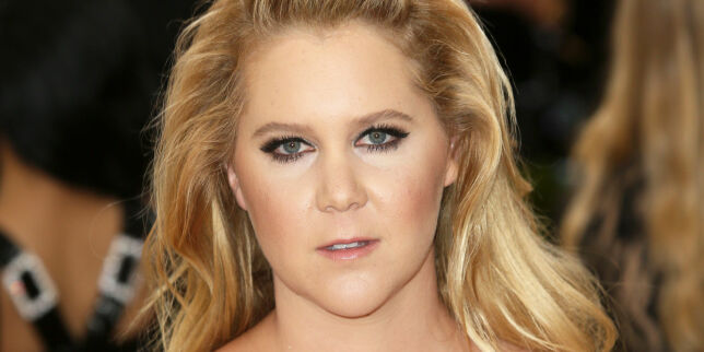 Amy Schumer slår tilbake mot kroppspress i nytt show: - Jeg er bare jævla glad for at jeg kan bevege meg