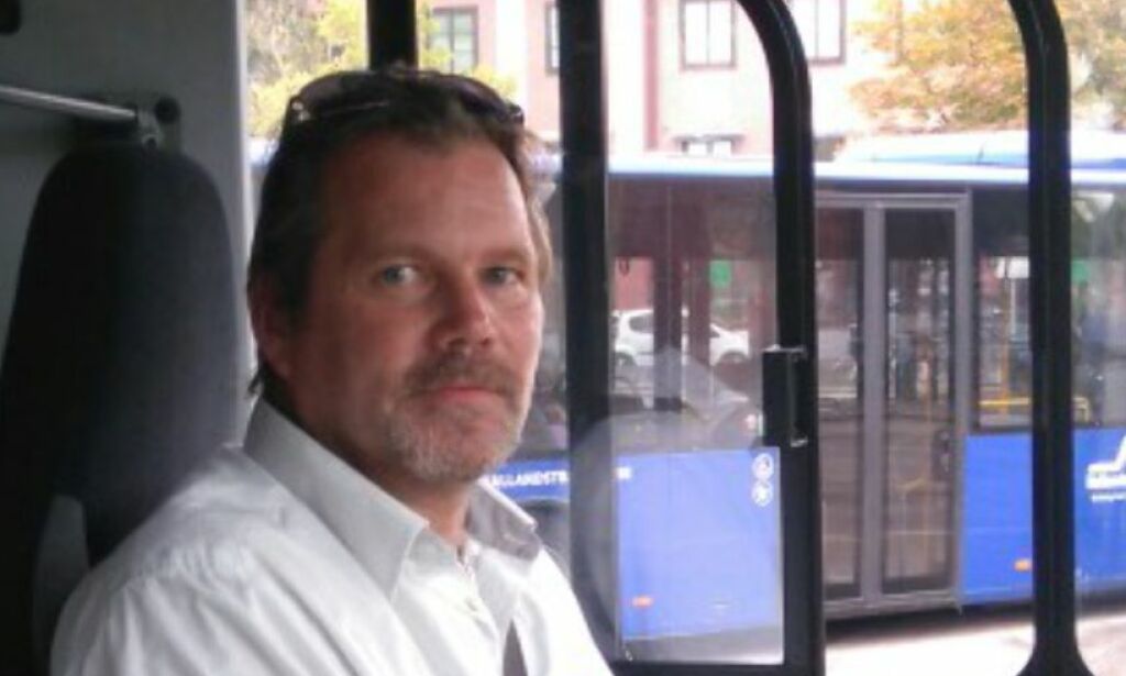 Tirsdag hadde Peter (48) sitt livs verste busstur: «Klokka 13.50 i dag skjedde det som aldri skal skje»