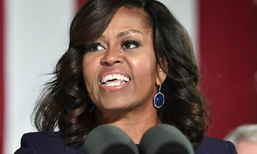 Borgermester trekker seg etter grov hets av Michelle Obama: «Jeg er lei av å se en ape i høye hæler»
