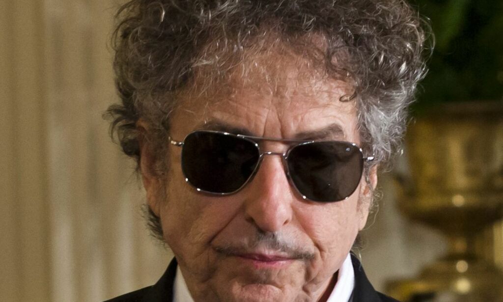 Svenska Akademien med kraftig advarsel til Bob Dylan