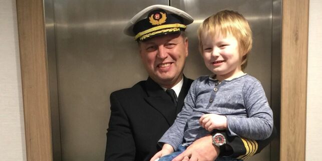 Da Hurtigruten ikke kunne kjøre videre, tok kapteinen med seg alle passasjerene hjem