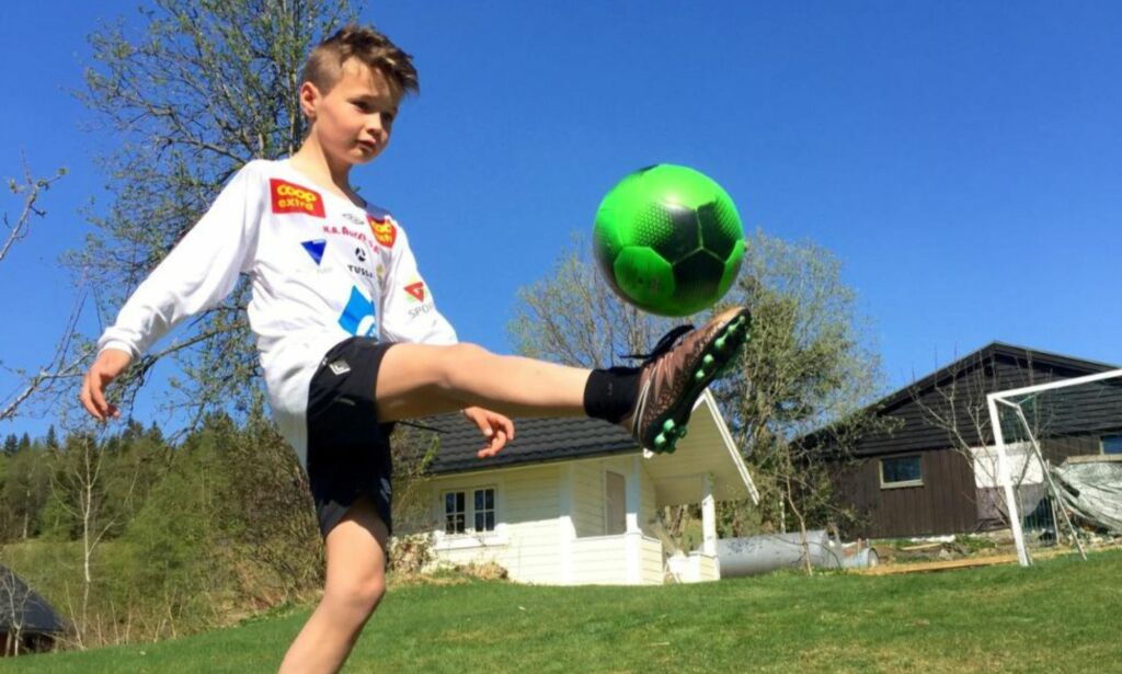 Da Eirik (11) scoret, fikk han en dårlig følelse. Nå hylles han av Fotball-Norge for sin ærlighet
