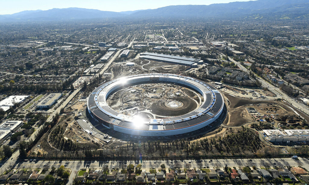 Apple åpner nytt «romskip»-hovedkvarter: Slik hedrer de Steve Jobs