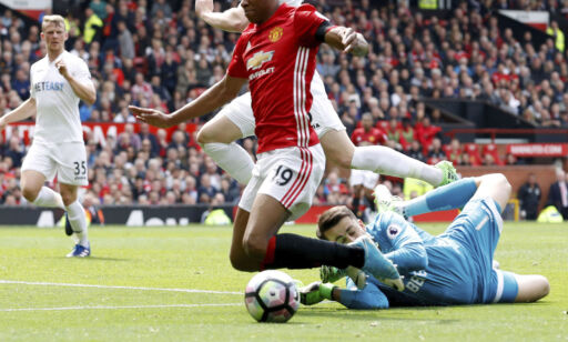 Kontroversiell dommeravgjørelse da United avga poeng mot Swansea