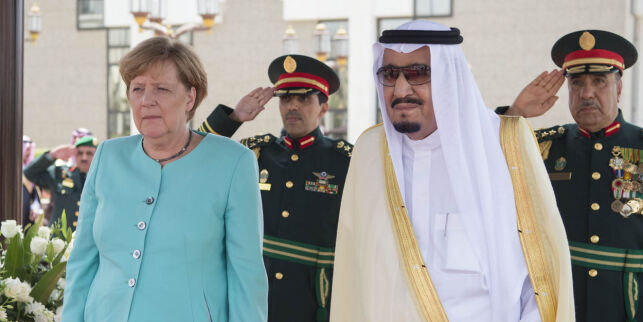 Her gjør Merkel det kvinner i Saudi-Arabia ikke får lov til: Gå uten slør