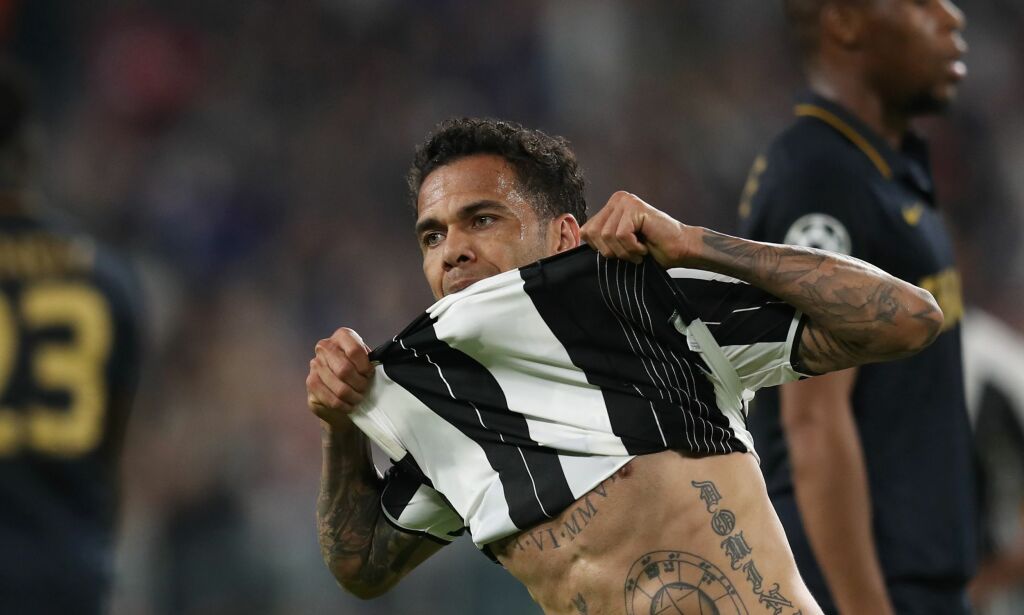 Barca ga ham bort gratis. Nå vekker Alves oppsikt med sensasjonell semifinale-prestasjon