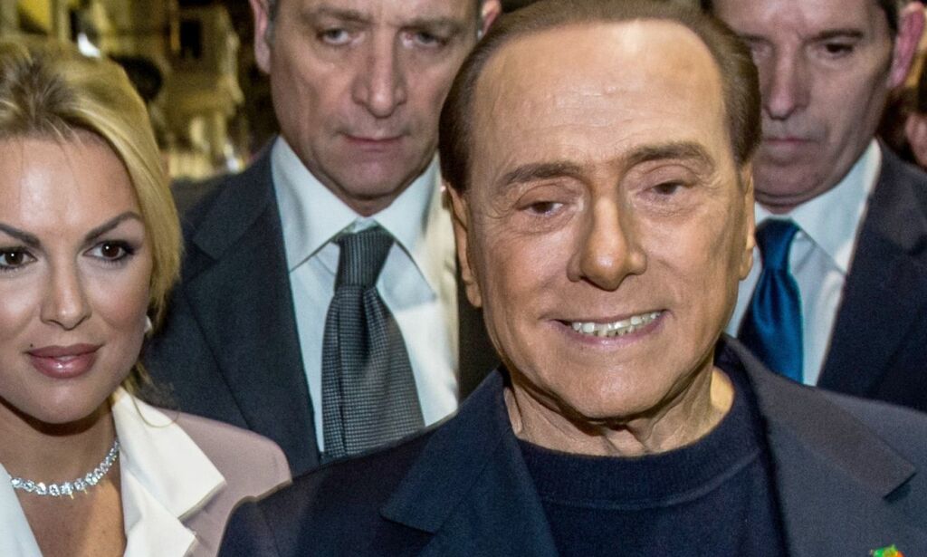 Berlusconi (80) gjør narr av alderen til presidentens kone. Hans egen kjæreste er 31