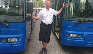 Bussjåføren Göran får ikke lov å gå i shorts på jobb. Det løste han slik