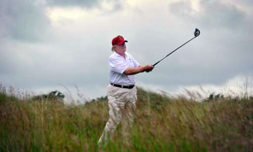 Trump står midt i sin tøffeste tid som president - drar på 17 dagers golfferie