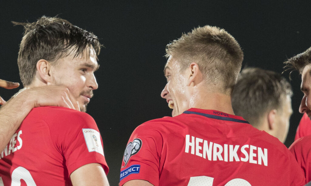 «Ja, vi elsker dette landet» runget fra tribunen da Norge lekte seg til historisk seier