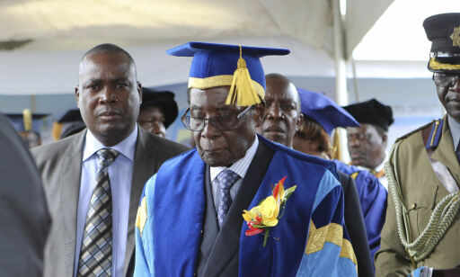 Hevder Mugabe får sparken i dag. Selv vil han «heller dø enn å gi fra seg makta»