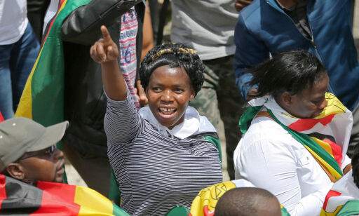 Titusener demonstrerer mot Mugabe: - Et lite pustehull av ytringsfrihet