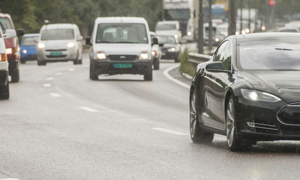 Jeg er forbanna. Jeg lever. Jeg kjenner fellesskap. Jeg stemmer i: «TESLARASSHØL»