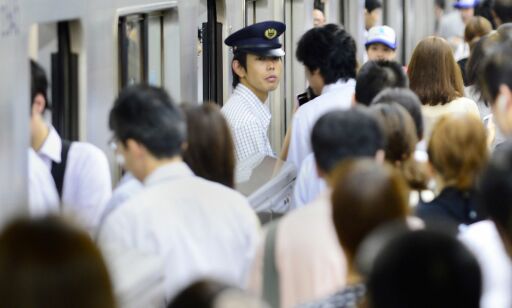 Det finnes apper for alt - også for gravide kvinner på Tokyos t-baner