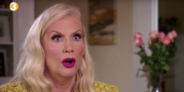 Gunilla Persson sørger over sin døde katt. Så hører hun en velkjent lyd