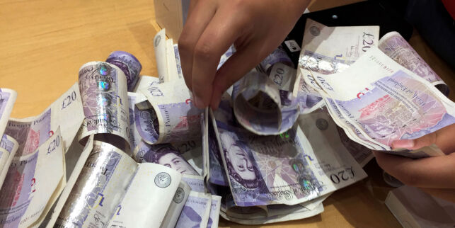 Britene har ti dager på seg til å bruke over 2 milliarder kroner