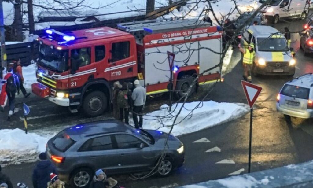 - Politiet hadde ikke kontroll på folkemengdene, som slåss og gikk i sporet