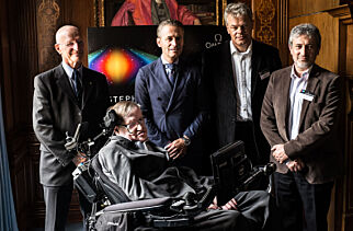Først sa Hawking at menneskeheten bare kan leve på jorda i 100 år til. Så gikk han til lunsj med Edvard Moser