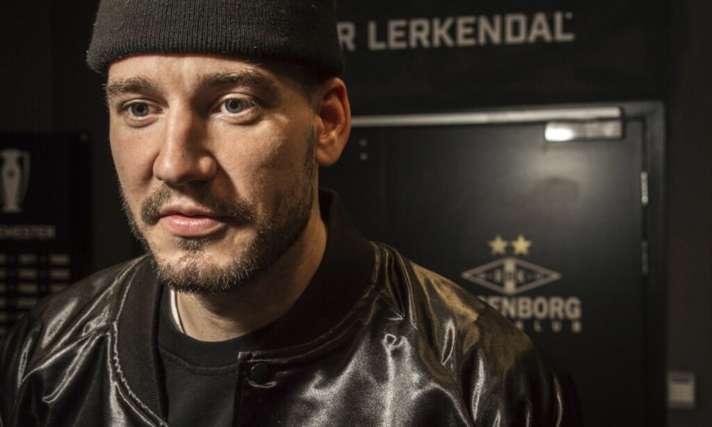 Bendtner fyrer løs: - Kunstgress er ikke fotball
