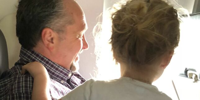 Todd (52) hylles etter å ha reddet flyturen for fortvilt småbarnsmamma