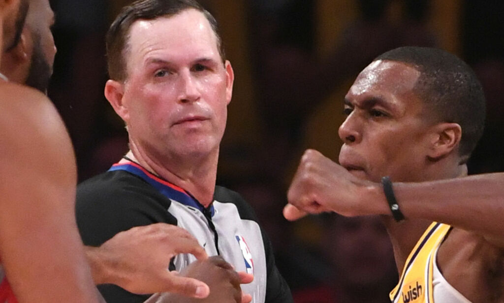 Spytting, finger i øye og rett venstre. Full slåsskamp da Lebron James debuterte i LA