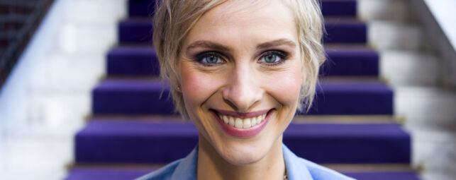 Fra «Mandagsklubben» til gameshow med allsang: - Håper ikke mikrofonen min er på