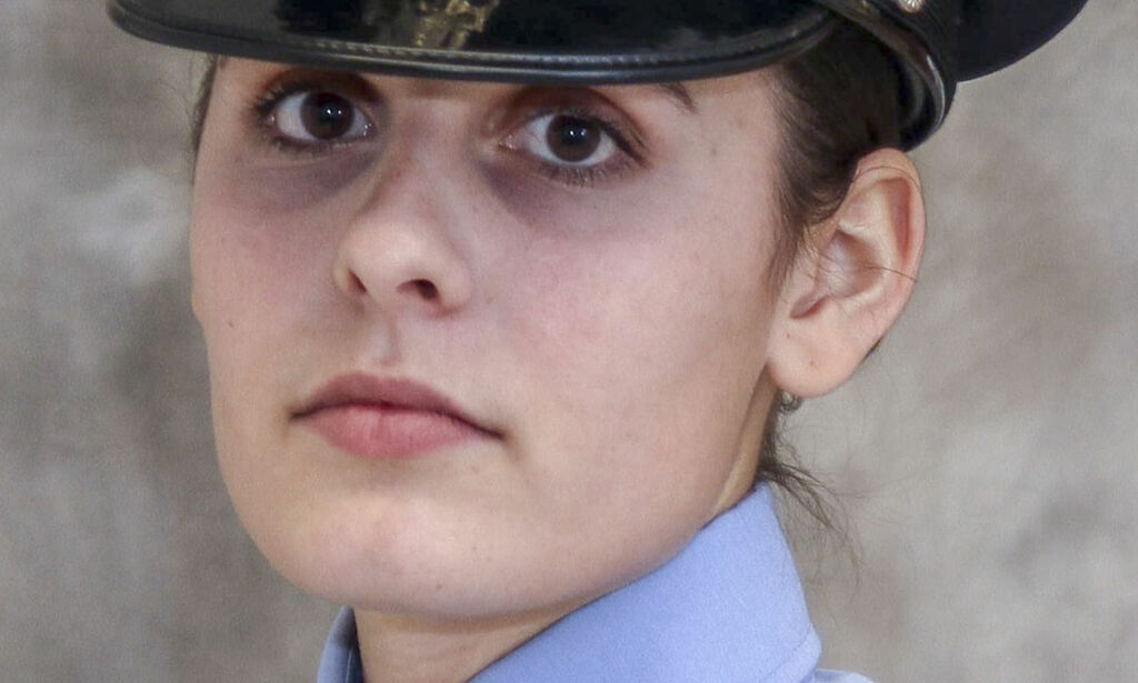 Katlyn (24) drept under våpenlek med politikollega
