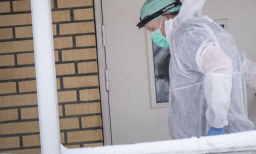 - Stukket med kniv flere ganger