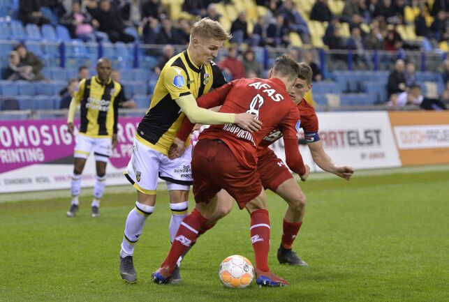 Her leker Ødegaard seg med motspilleren