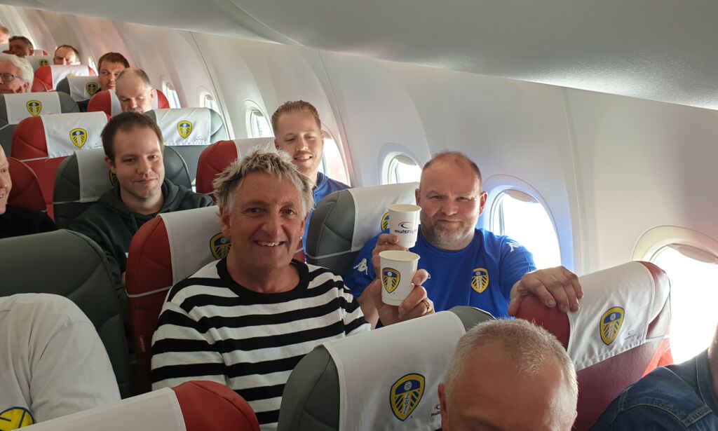 Fylte charterfly med 130 Leeds-supportere