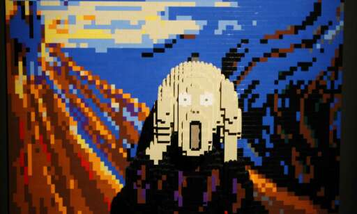 Han har gjenskapt de kjente kunstverkene «Mona Lisa» og «Skrik» med Legoklosser